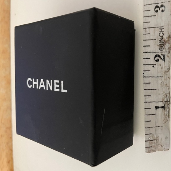 Chanel gift box 3”x3” - Picture 1 of 4